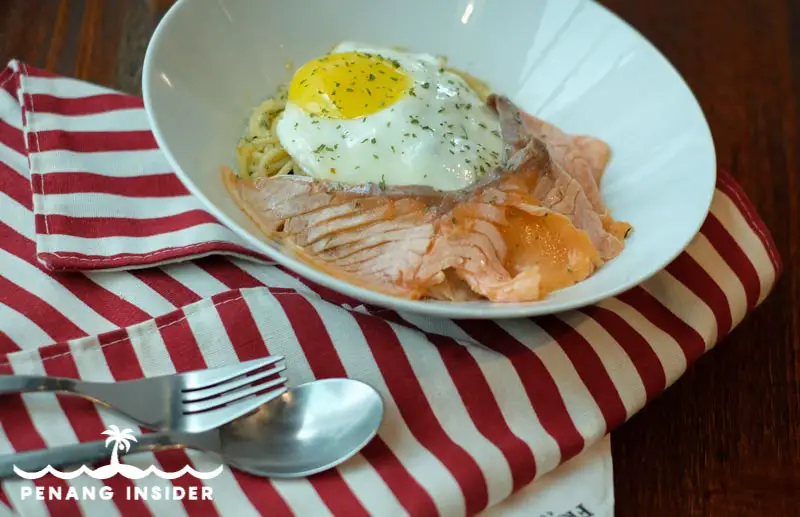 Frank Laurent yummy smoked salmon and aglio & olio pasta