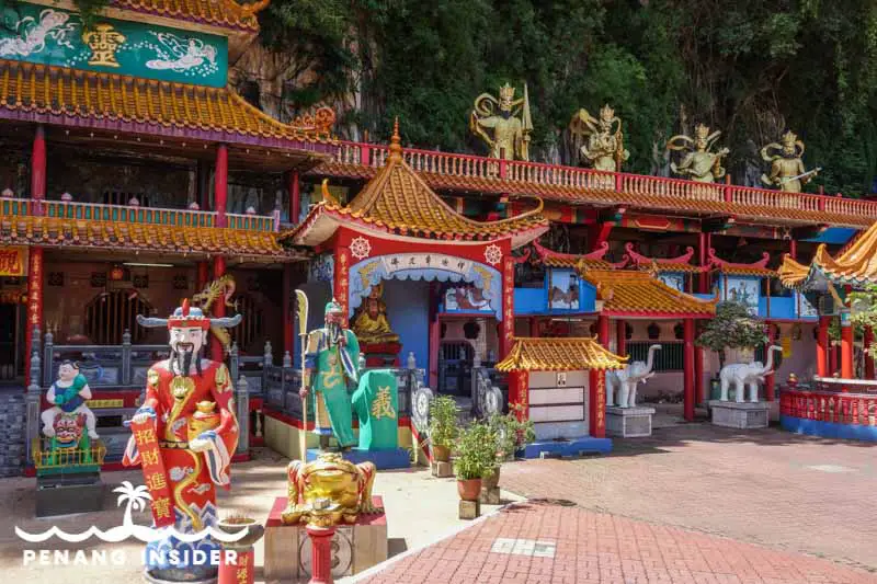 Cartoonish statues in the courtyard of Ipoh Cave Temple Ling Sen Tong