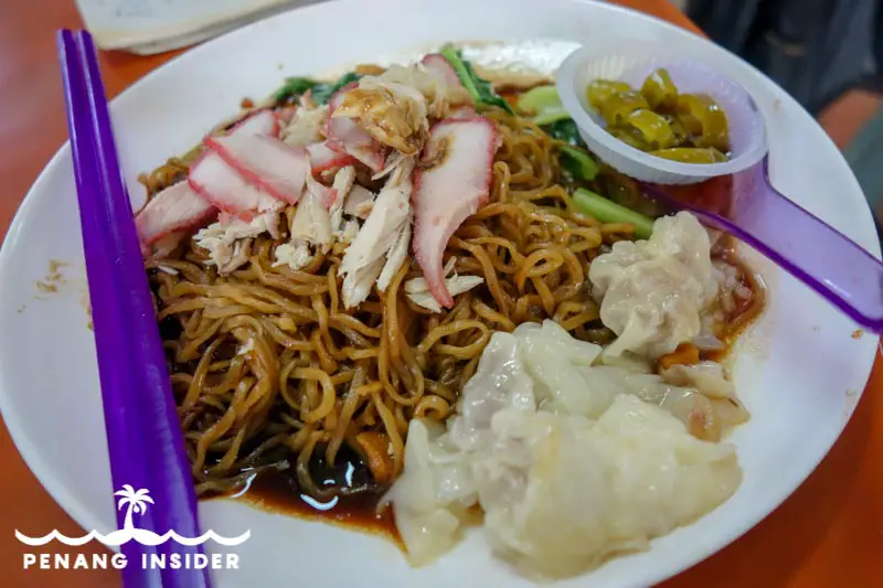 Scrumptious Taiping food: Wan Tan Mee with shredded chicken and pork slice on sale at Larut Matang Hawker Center's Stall 72