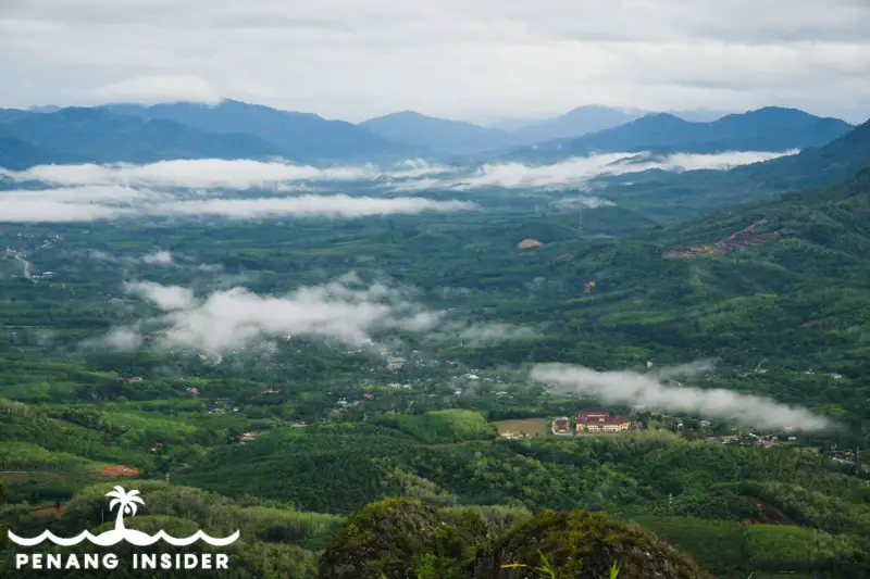 Gunung Baling summit awan karpet
